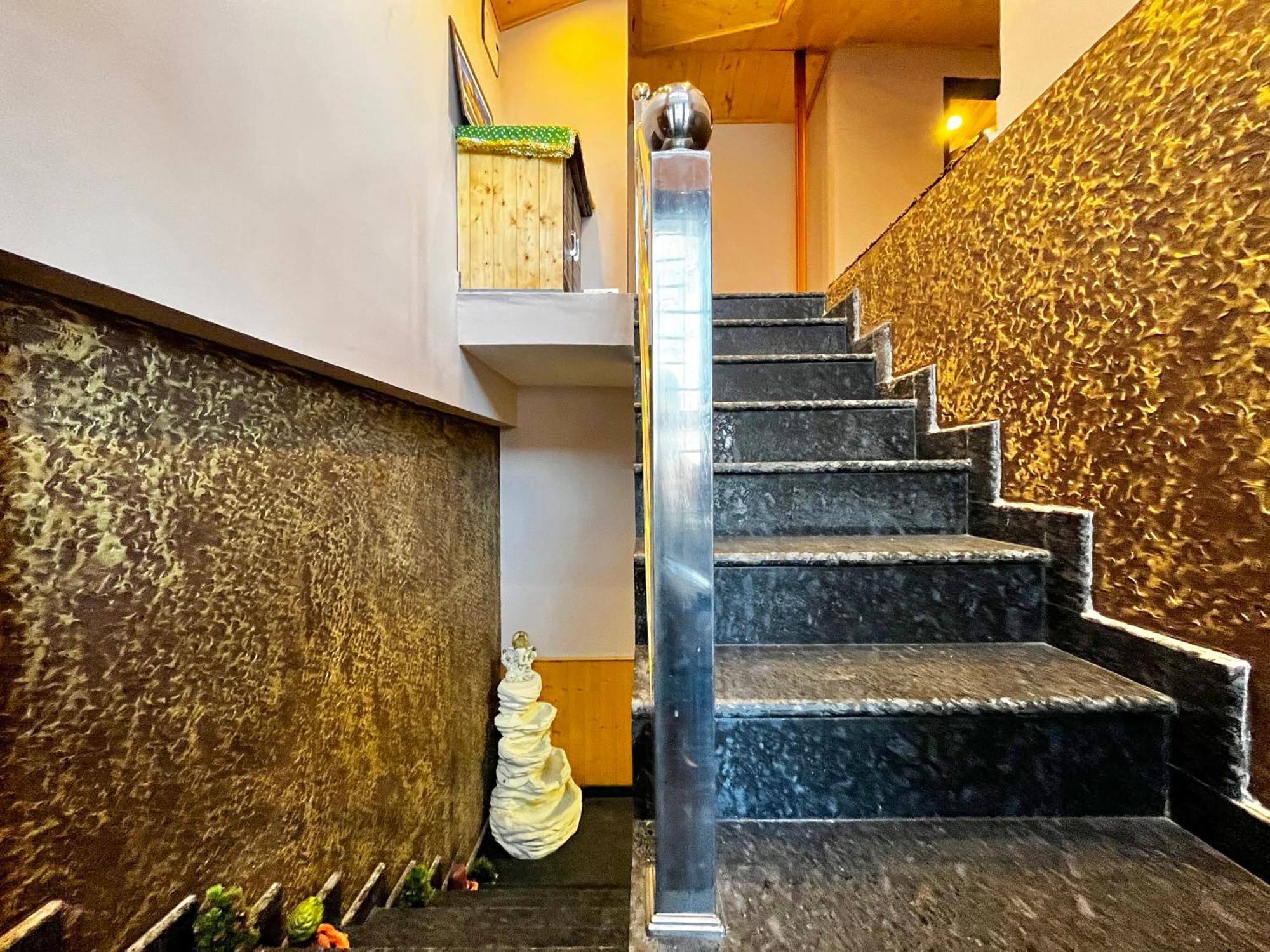 Puri'S Bnb Shimla Esterno foto